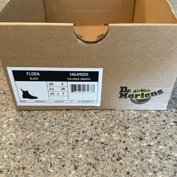 DR. MARTENS Flora Polished Smooth Chelsea Boot *NEW* - Picture 3 of 13